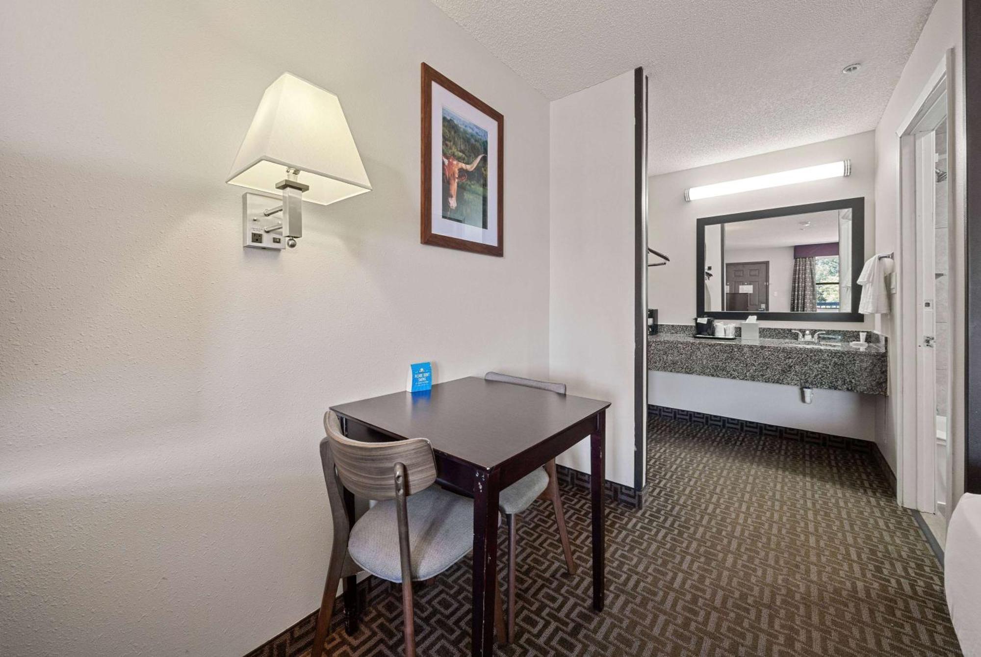 Days Inn By Wyndham Round Rock Exteriör bild